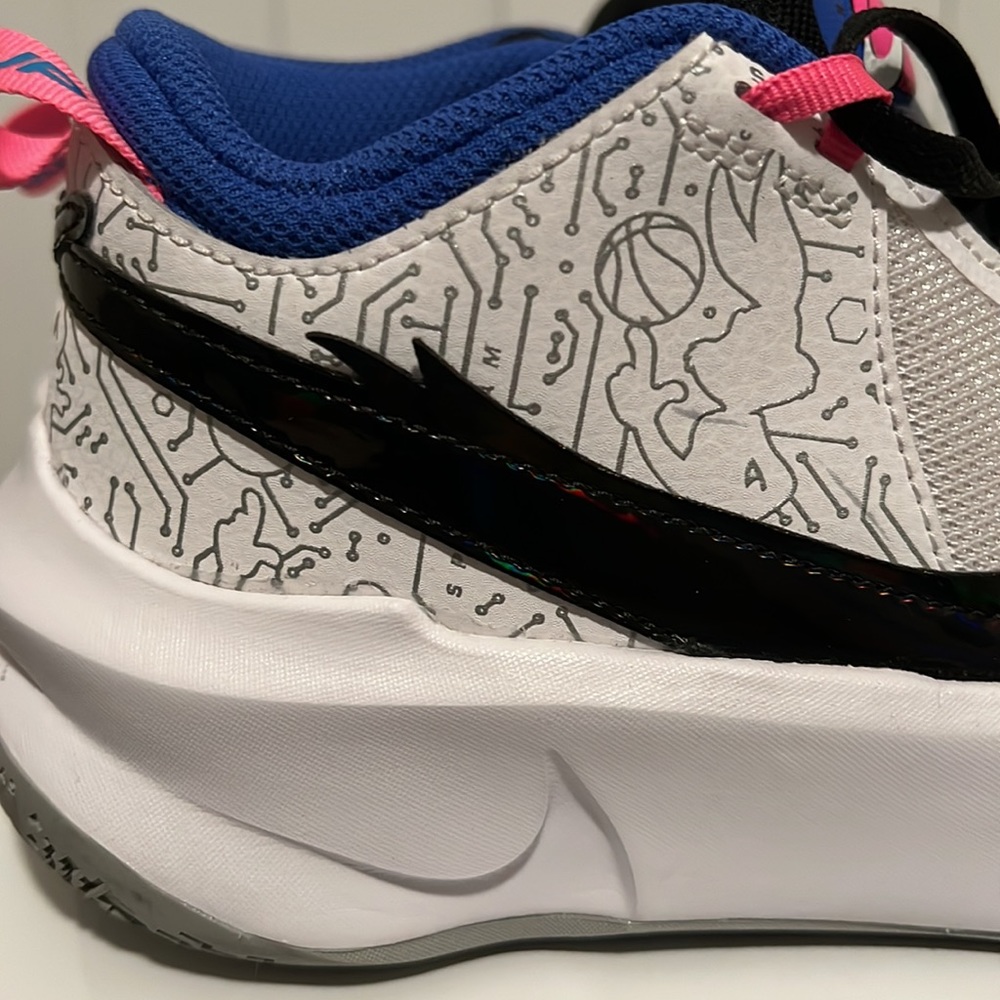 (SOLD) Space Jam Sneakers 5.5 Y / 7 Woman